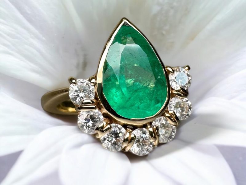 Colombian emeralds rings